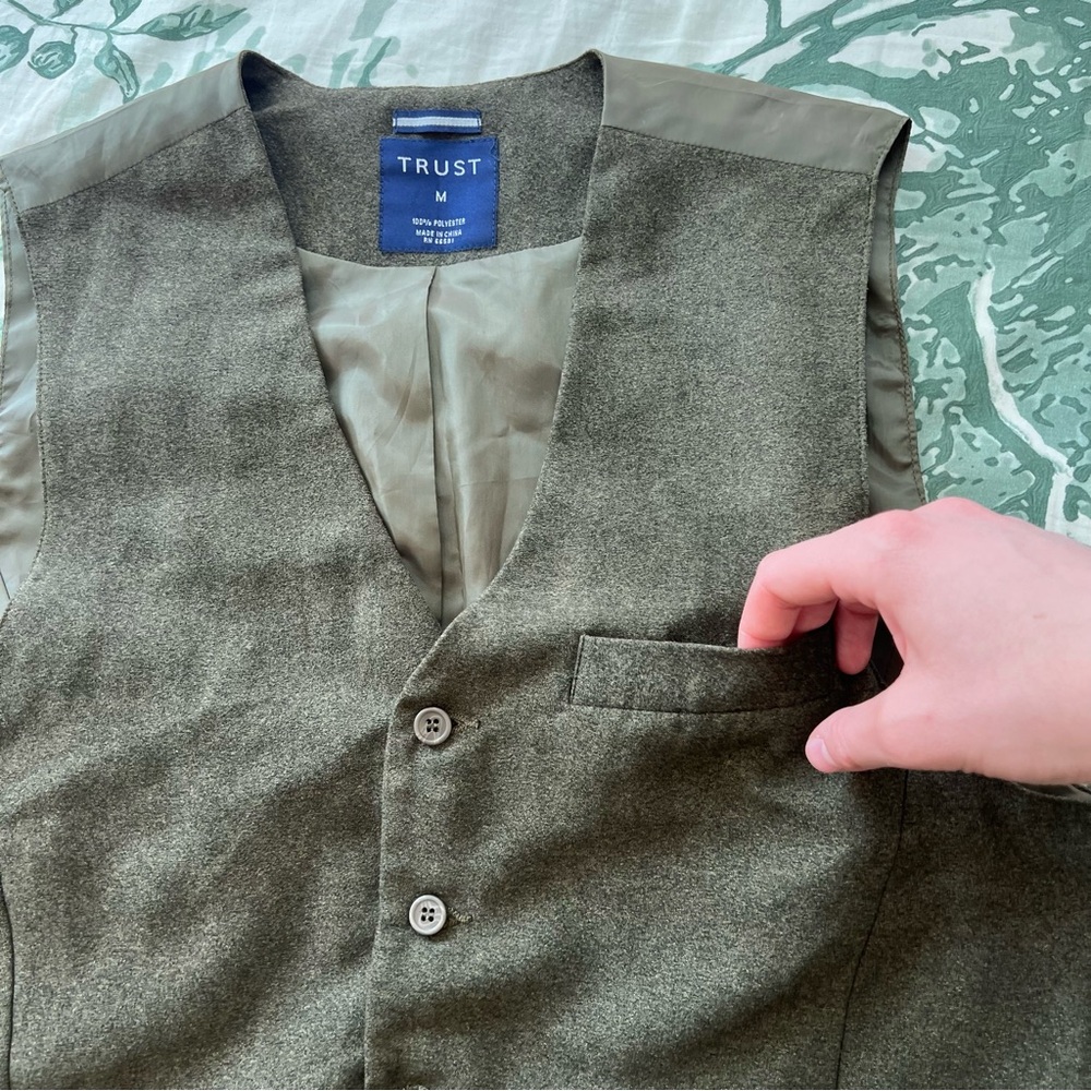 Forest Green Vest - Picture 4 of 13